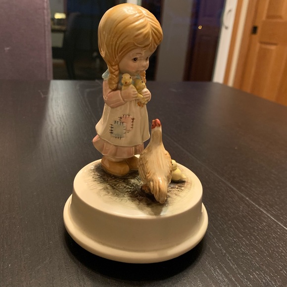 Otagiri girl & chickens βTrue Love" Music Box
